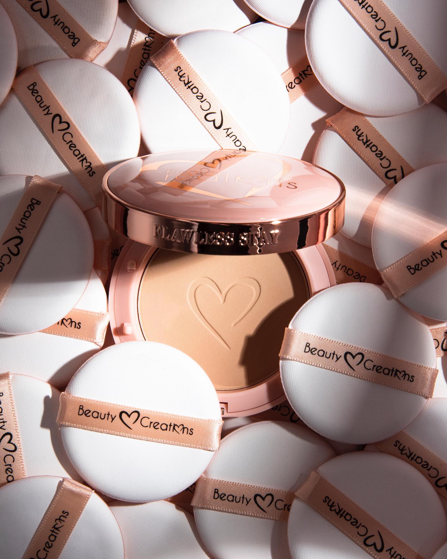 FLAWLESS STAY POWDER FOUNDATION