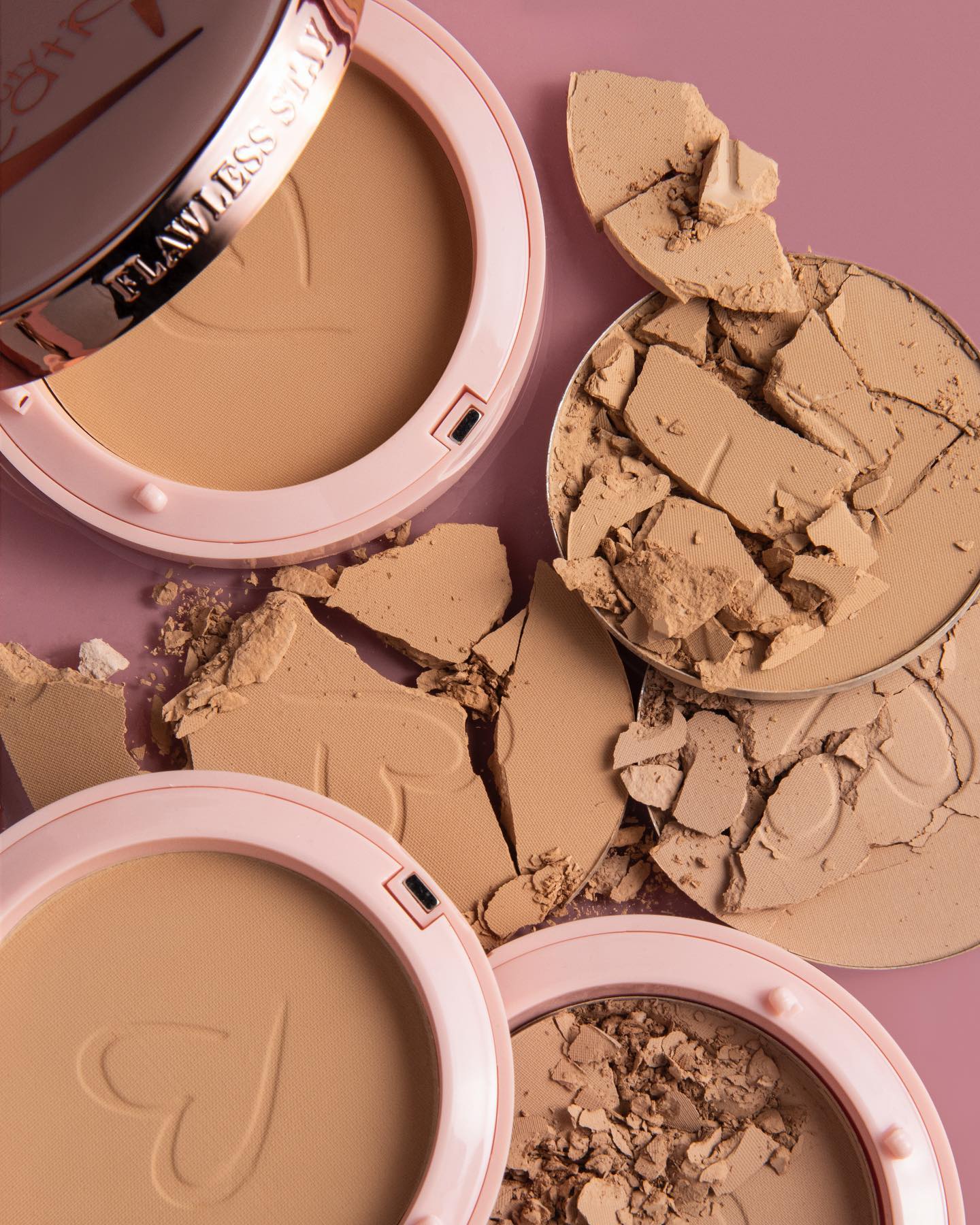 FLAWLESS STAY POWDER FOUNDATION